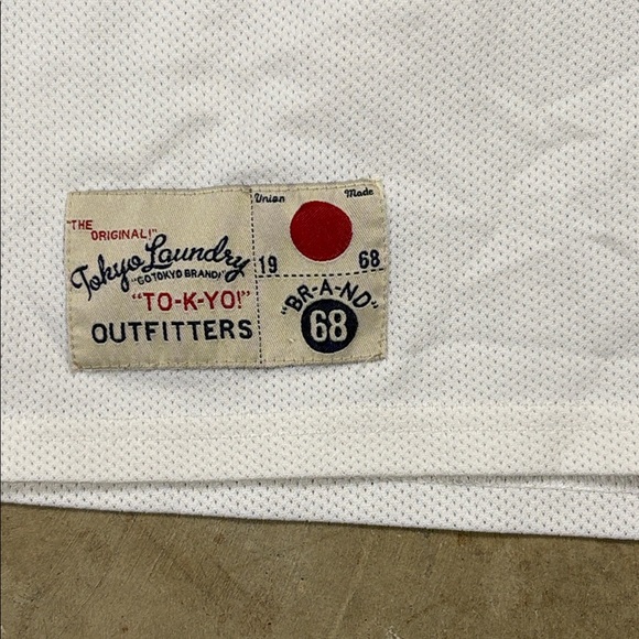 Tokyo Laundry White Textured Muscle Top - Picture 2 of 4